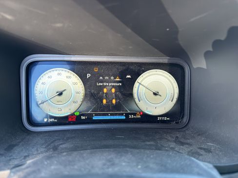 Used 2023 Hyundai Kona SE image 5