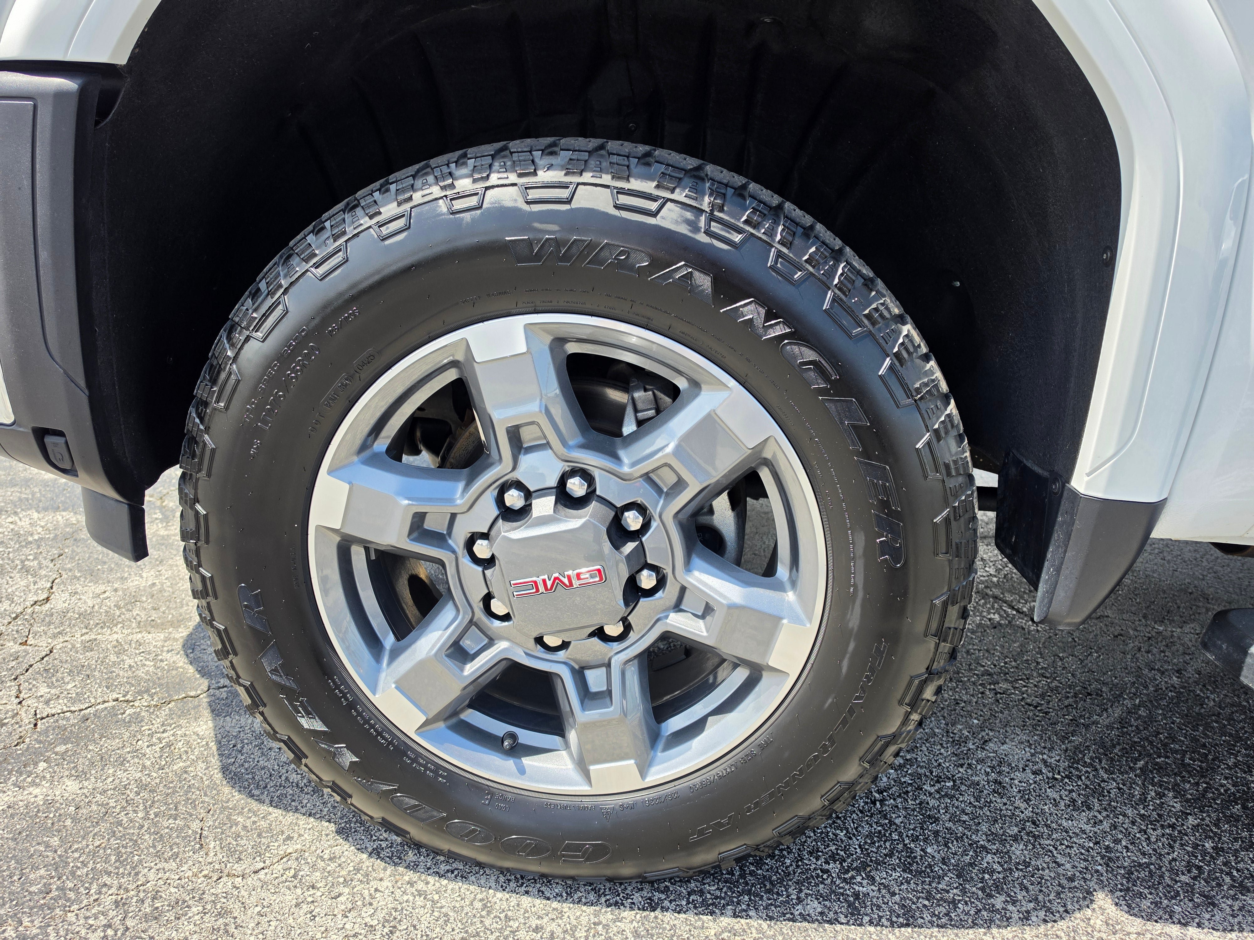 Used 2025 GMC Sierra 2500 SLT w/ SLT Premium Package AWD/4WD image 14