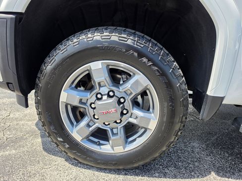 Used 2025 GMC Sierra 2500 SLT w/ SLT Premium Package image 14