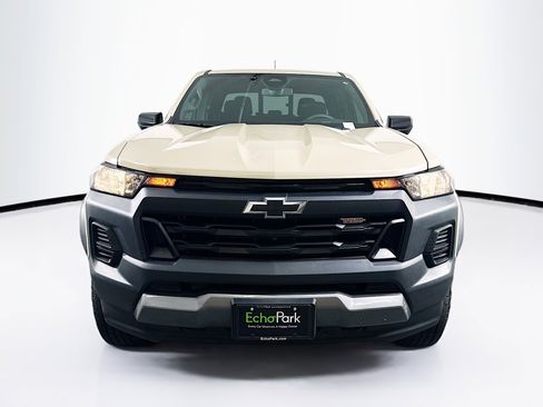 Used 2024 Chevrolet Colorado Trail Boss w/ Technology Package AWD/4WD image 2