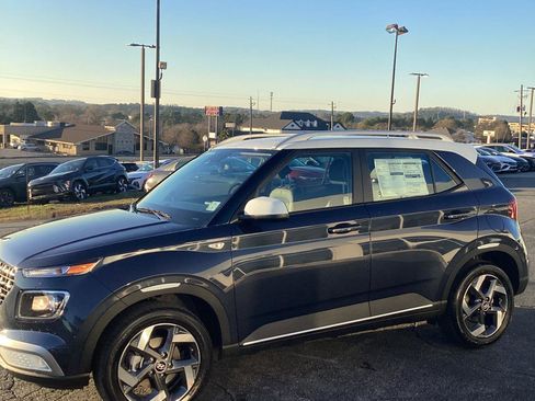 New 2026 Hyundai Venue SEL image 3