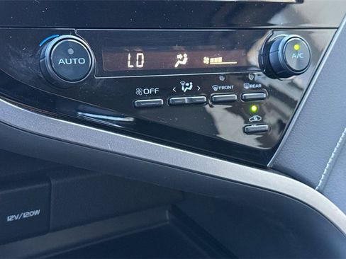 Used 2019 Toyota Camry SE image 22