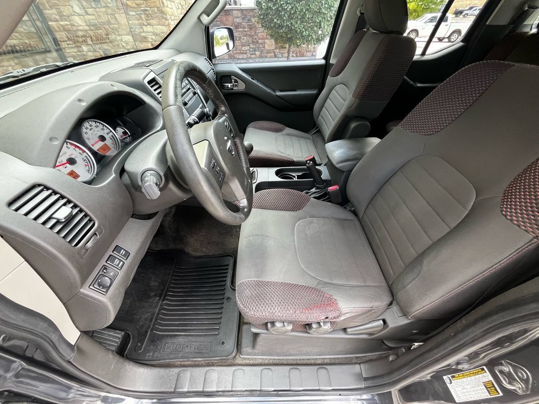 Used 2012 Nissan Frontier PRO-4X AWD/4WD image 10