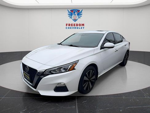 Used 2021 Nissan Altima 2.5 SV w/ SV Premium Package image 2