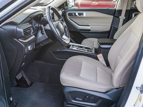 Certified 2022 Ford Explorer XLT image 18