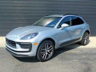 Certified 2025 Porsche Macan image 1