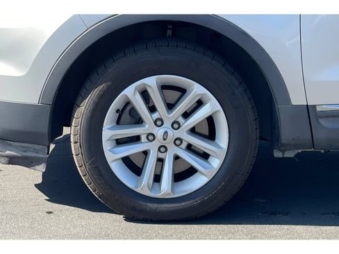 Used 2014 Ford Explorer XLT w/ Equipment Group 202A FWD image 10