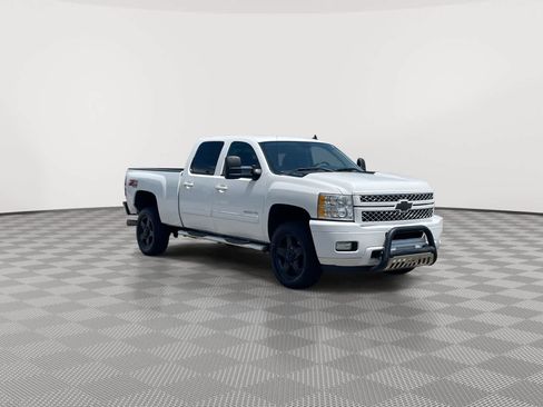 Used 2013 Chevrolet Silverado 2500 LT w/ Z71 Appearance Package AWD/4WD image 2