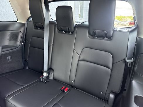 Used 2025 Nissan Pathfinder SL w/ SL Premium Package FWD image 7
