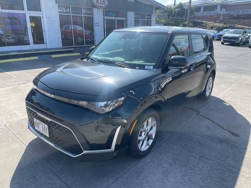 Used 2025 Kia Soul LX w/ LX Technology Package FWD image 2