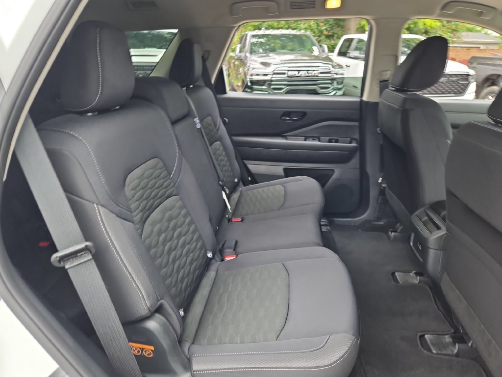 Used 2025 Nissan Pathfinder S AWD/4WD image 15