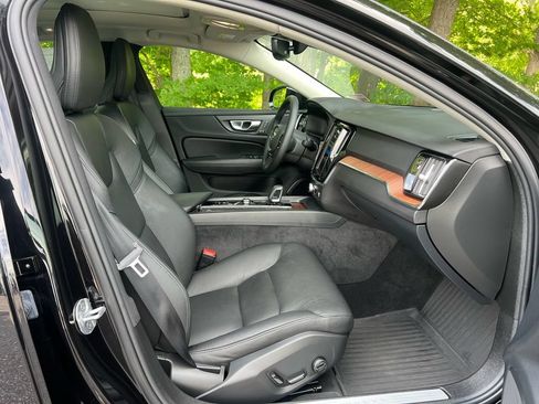 Certified 2024 Volvo S60 B5 Plus AWD/4WD image 28