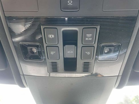 Used 2023 Volkswagen Atlas Cross Sport SEL R-Line AWD/4WD image 31