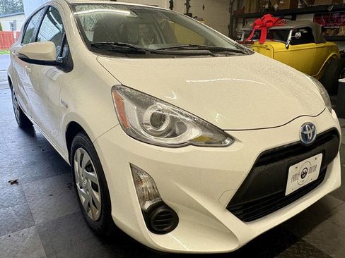 Used 2015 Toyota Prius C Two image 6