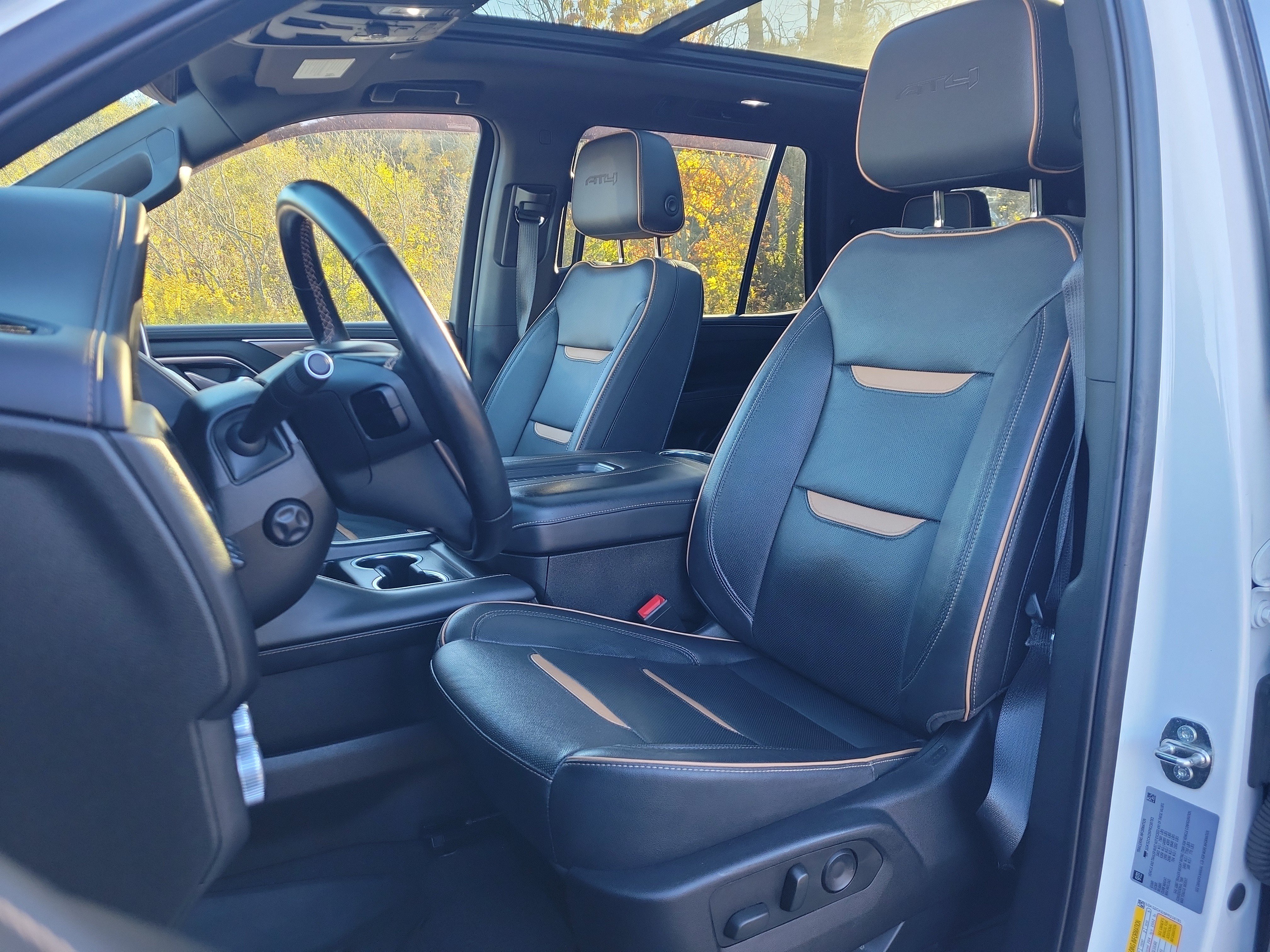 Used 2023 GMC Yukon AT4 w/ AT4 Premium Package AWD/4WD image 14
