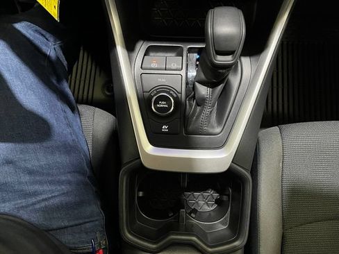 Certified 2024 Toyota RAV4 LE AWD/4WD image 19