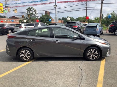 Used 2017 Toyota Prius Prime Advanced FWD image 8