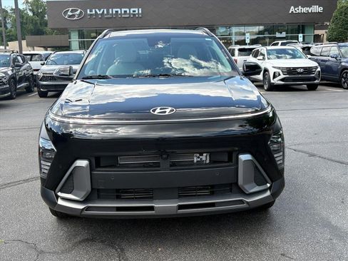 Used 2025 Hyundai Kona Limited AWD/4WD image 2