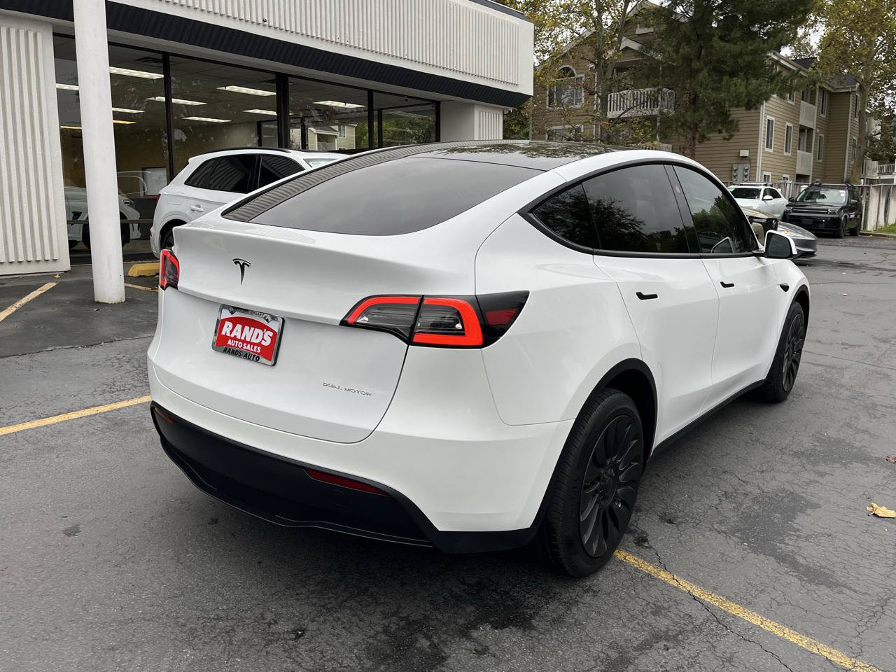 Used 2024 Tesla Model Y Long Range AWD/4WD image 10