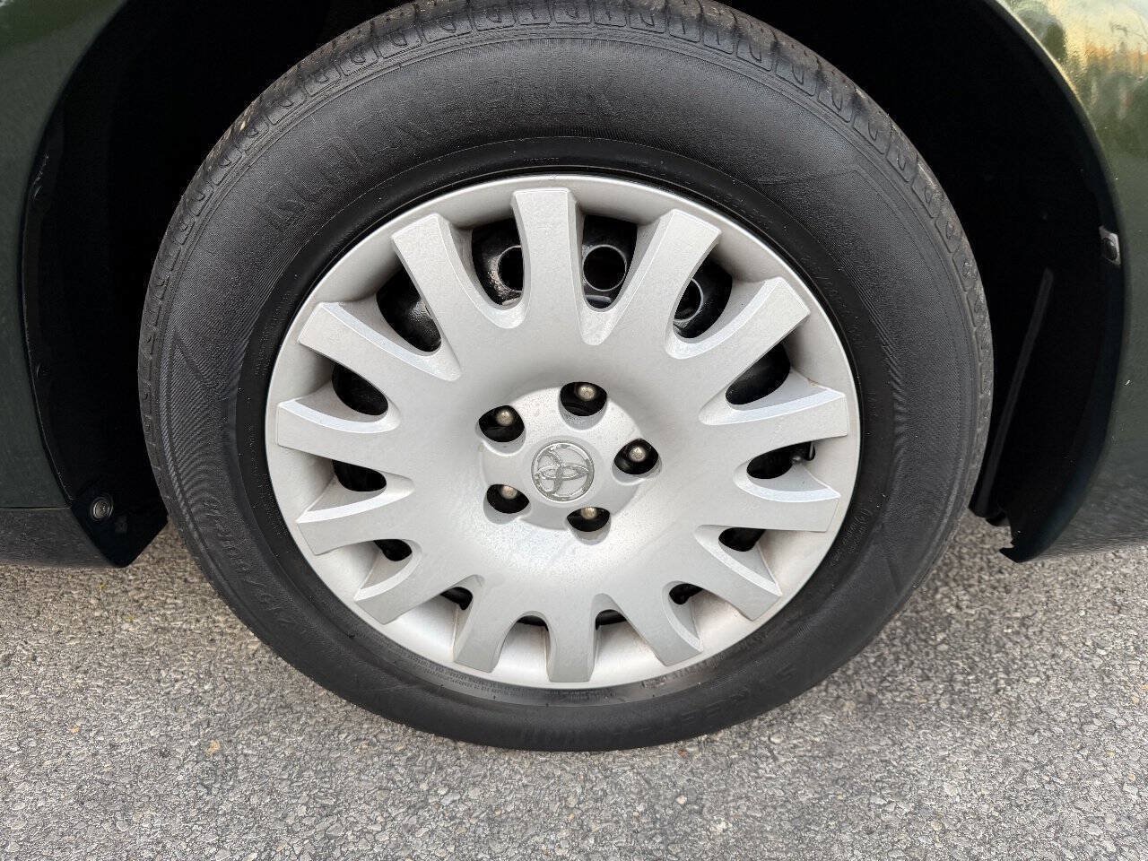Used 2011 Toyota Camry LE FWD image 11