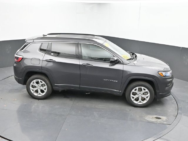 Used 2024 Jeep Compass Latitude AWD/4WD image 34