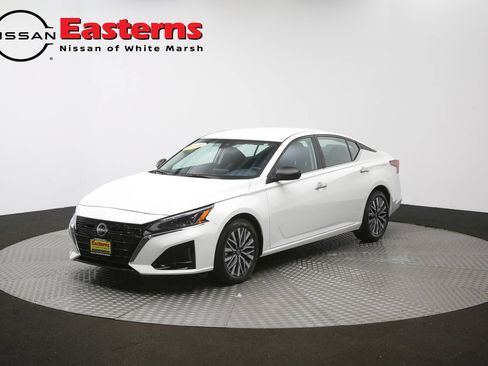 Used 2025 Nissan Altima 2.5 SV FWD image 54
