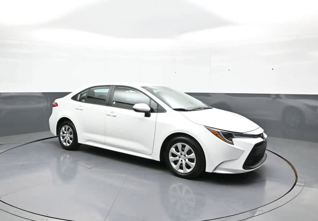 Used 2026 Toyota Corolla LE FWD image 3