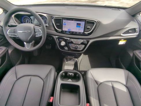 New 2026 Chrysler Voyager LX image 18