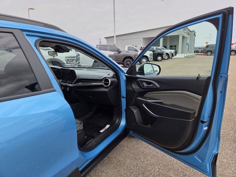 Used 2025 Chevrolet Trax ACTIV w/ Driver Confidence Package FWD image 17