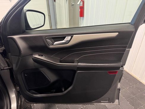 Used 2021 Ford Escape SE image 15