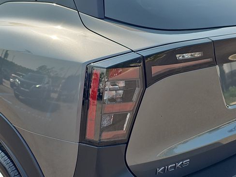 Used 2026 Nissan Kicks SR FWD image 29