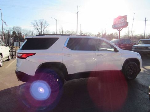 Used 2020 Chevrolet Traverse LT image 4