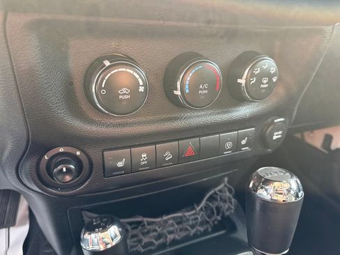 Used 2016 Jeep Wrangler Unlimited Sahara w/ Dual Top Group AWD/4WD image 11