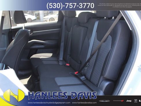 Used 2022 Kia Sorento LX AWD/4WD image 13