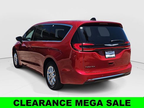 New 2025 Chrysler Pacifica Select image 5