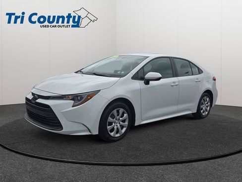 Used 2025 Toyota Corolla LE FWD image 3
