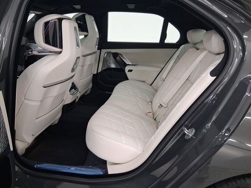 New 2026 BMW 740i xDrive w/ Premium Package AWD/4WD image 13