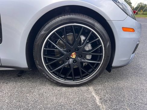 Used 2017 Porsche Panamera RWD image 9