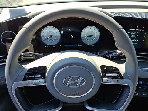 Used 2025 Hyundai Elantra SEL FWD image 19