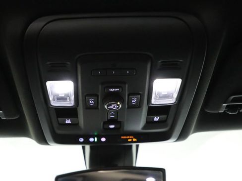 Used 2022 GMC Yukon SLT w/ SLT Premium Package AWD/4WD image 8