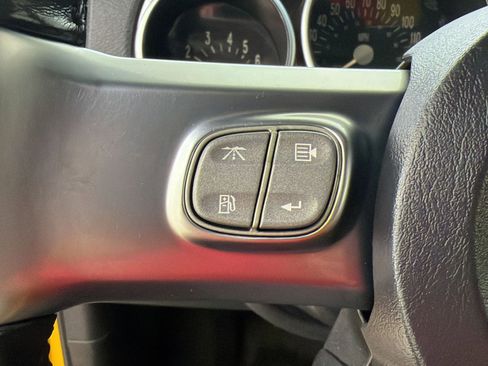 Used 2004 Chevrolet SSR w/ Preferred Equipment Group RWD image 14