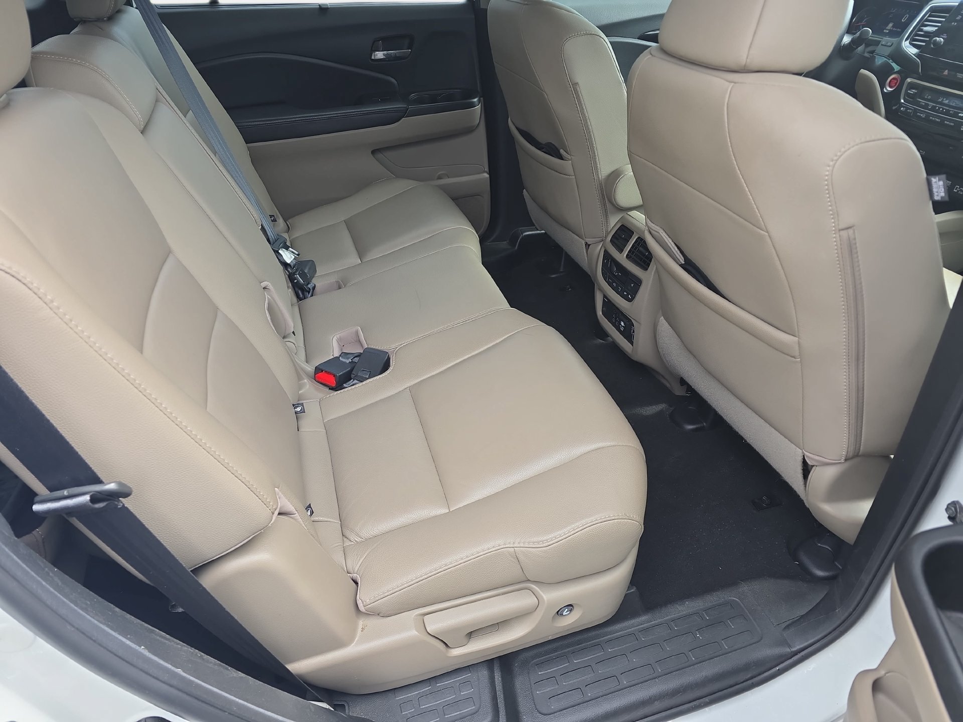 Used 2021 Honda Pilot Touring image 11