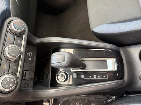 Used 2025 Nissan Versa SV FWD image 38