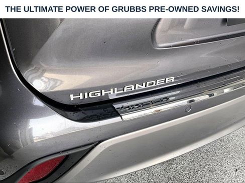 Used 2024 Toyota Highlander Platinum FWD image 42
