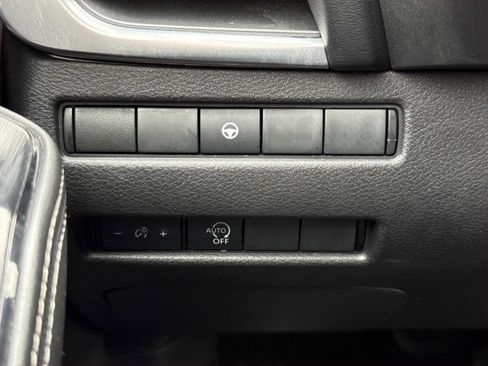 Used 2023 Nissan Rogue SV image 18