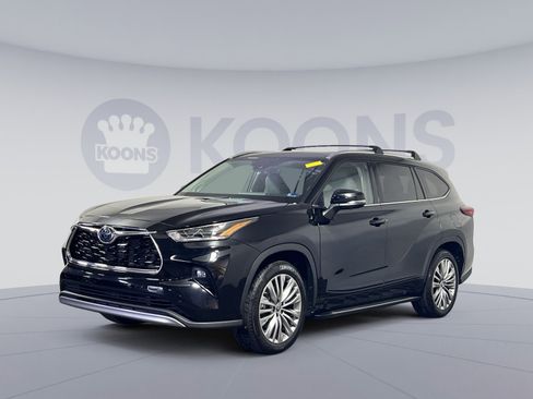 Used 2023 Toyota Highlander Platinum image 1