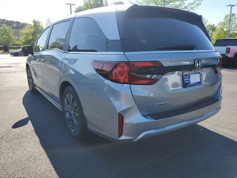 New 2026 Honda Odyssey Touring image 6