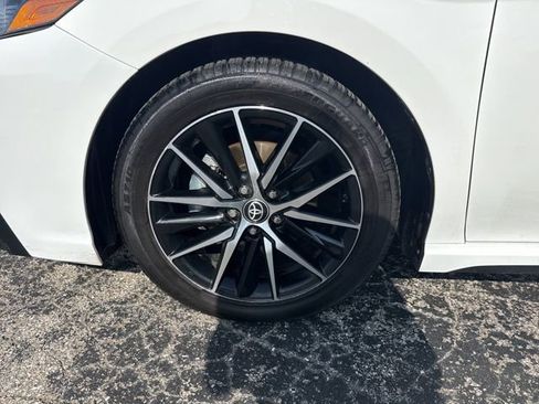 Used 2023 Toyota Camry SE w/ Cold Weather Package image 10