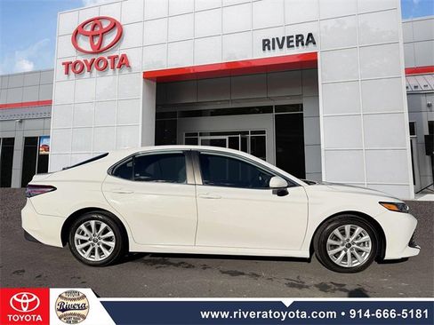 Used 2020 Toyota Camry LE image 4