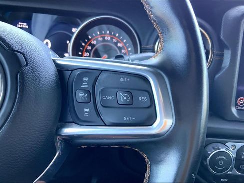 Used 2022 Jeep Wrangler Unlimited Sahara AWD/4WD image 23